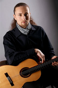 Лауреат международных конкурсов Ян Скрыган (гитара)